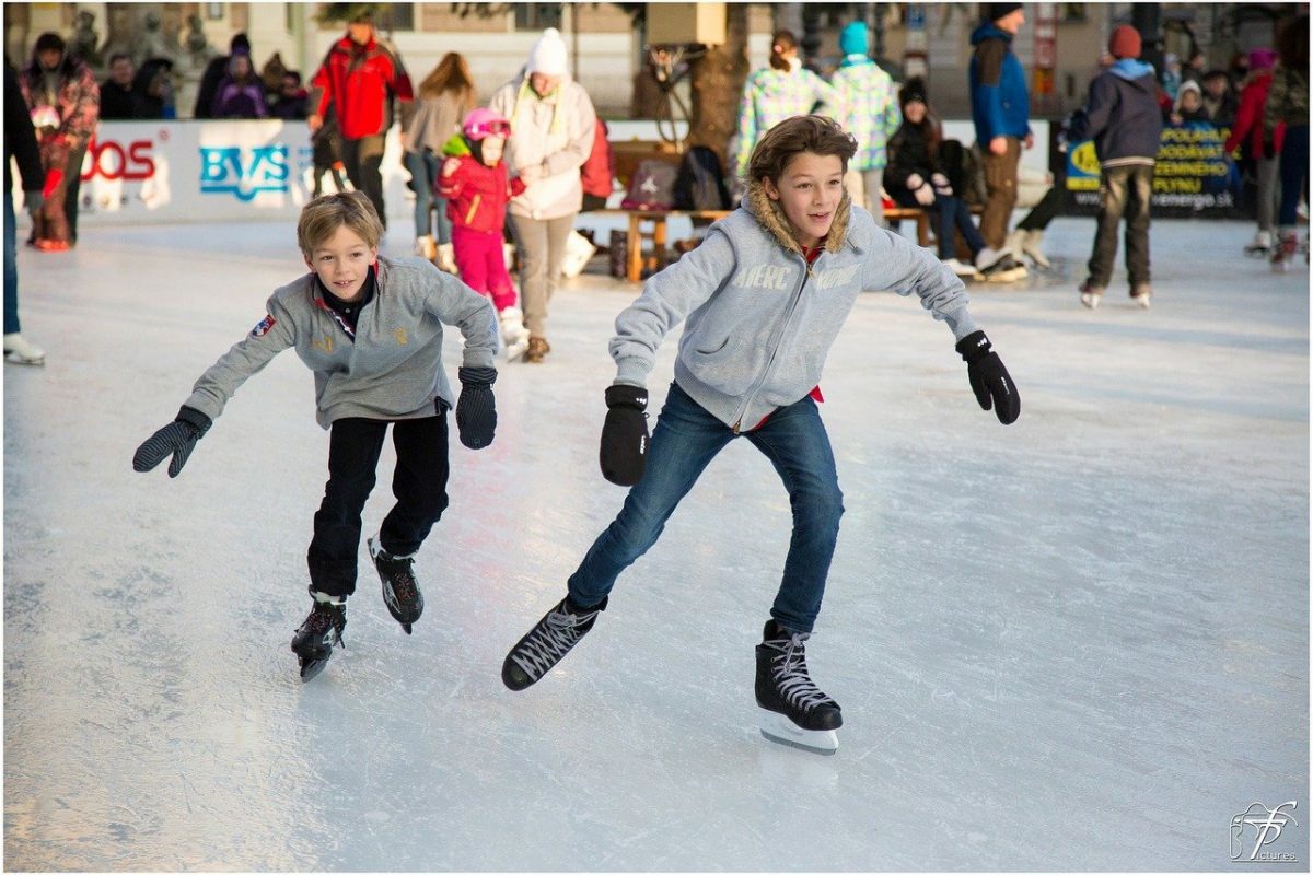 Zbliża się sezon zimowych sportów. Czy kupić swojemu dziecku łyżwy, czy wypożyczać?