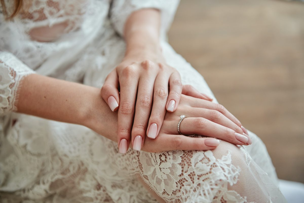 Paznokcie ślubne – jak stylizować?