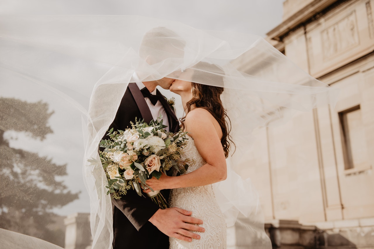 Jak zaoszczędzić na organizacji wesela? Rozmowa z Dominiką Soją-Blat, autorką bloga “Mówię o ślubie”
