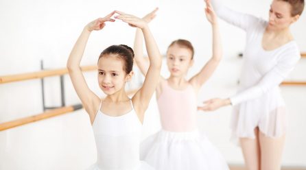 Chcesz zapisać dziecko na zajęcia baletu? Dowiedz się, dlaczego warto to zrobić!