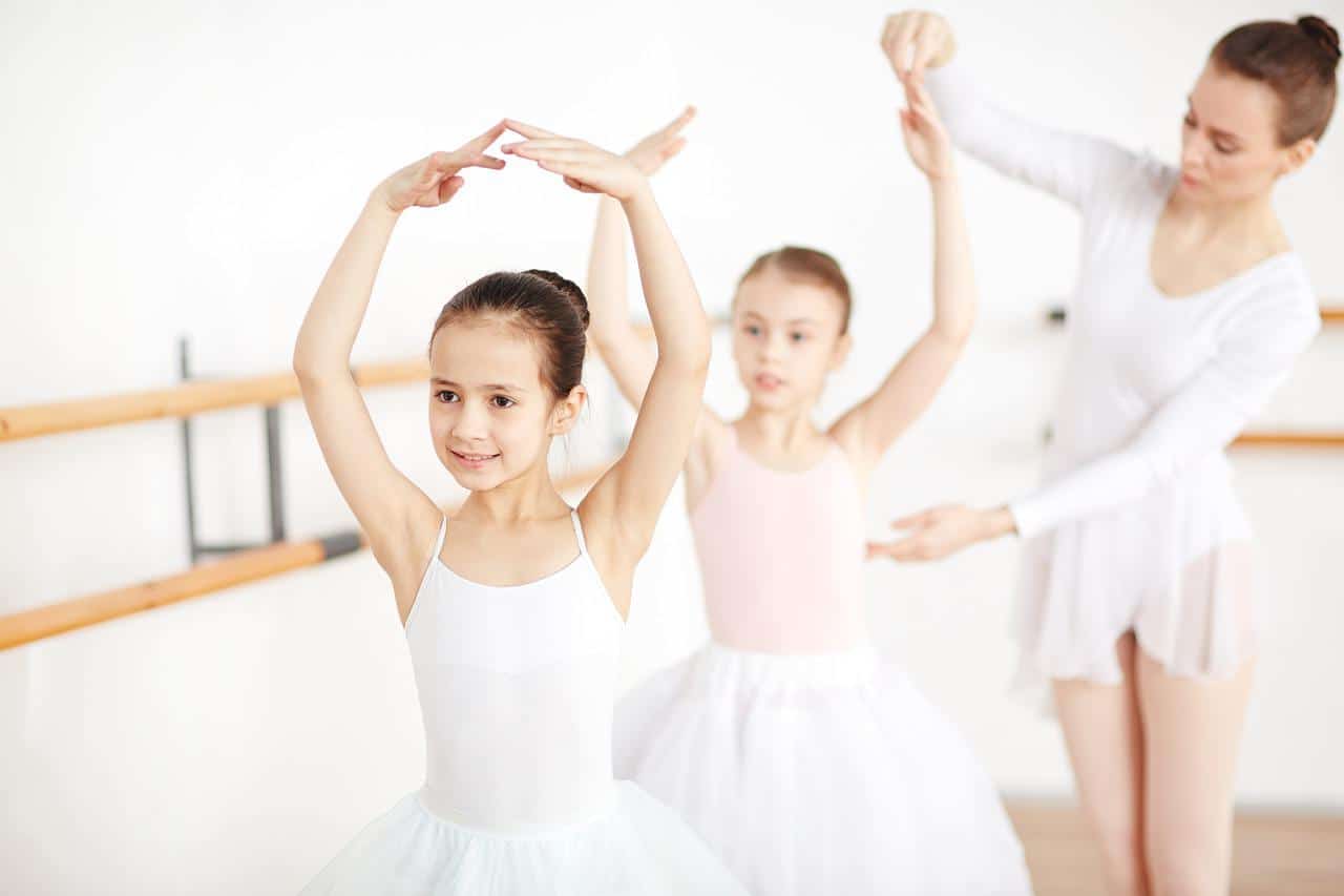 Chcesz zapisać dziecko na zajęcia baletu? Dowiedz się, dlaczego warto to zrobić!