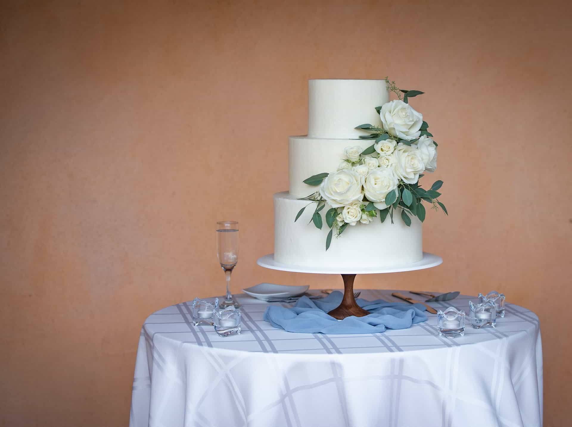 Na co zwrócić uwagę, zamawiając tort ślubny?