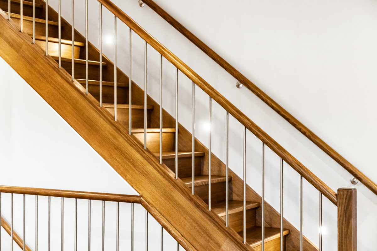 Oświetlenie klatki schodowej – jak sobie z tym poradzić?