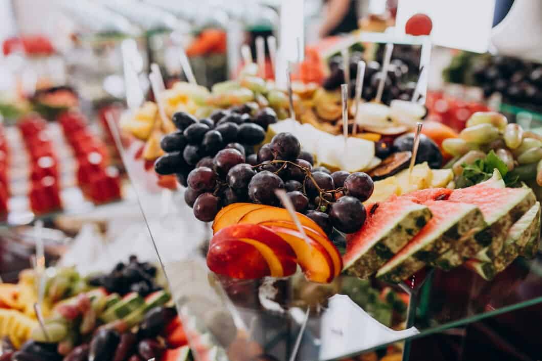 Zdrowe odżywianie na imprezach – jak wybrać odpowiedni catering?
