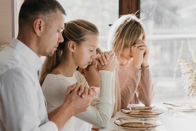 Rodzinne chwile pełne wzruszeń: Jak celebrować chrzest w duchu slow life